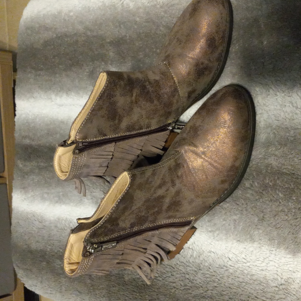 Kenneth Cole downtown girl style bronze short boot